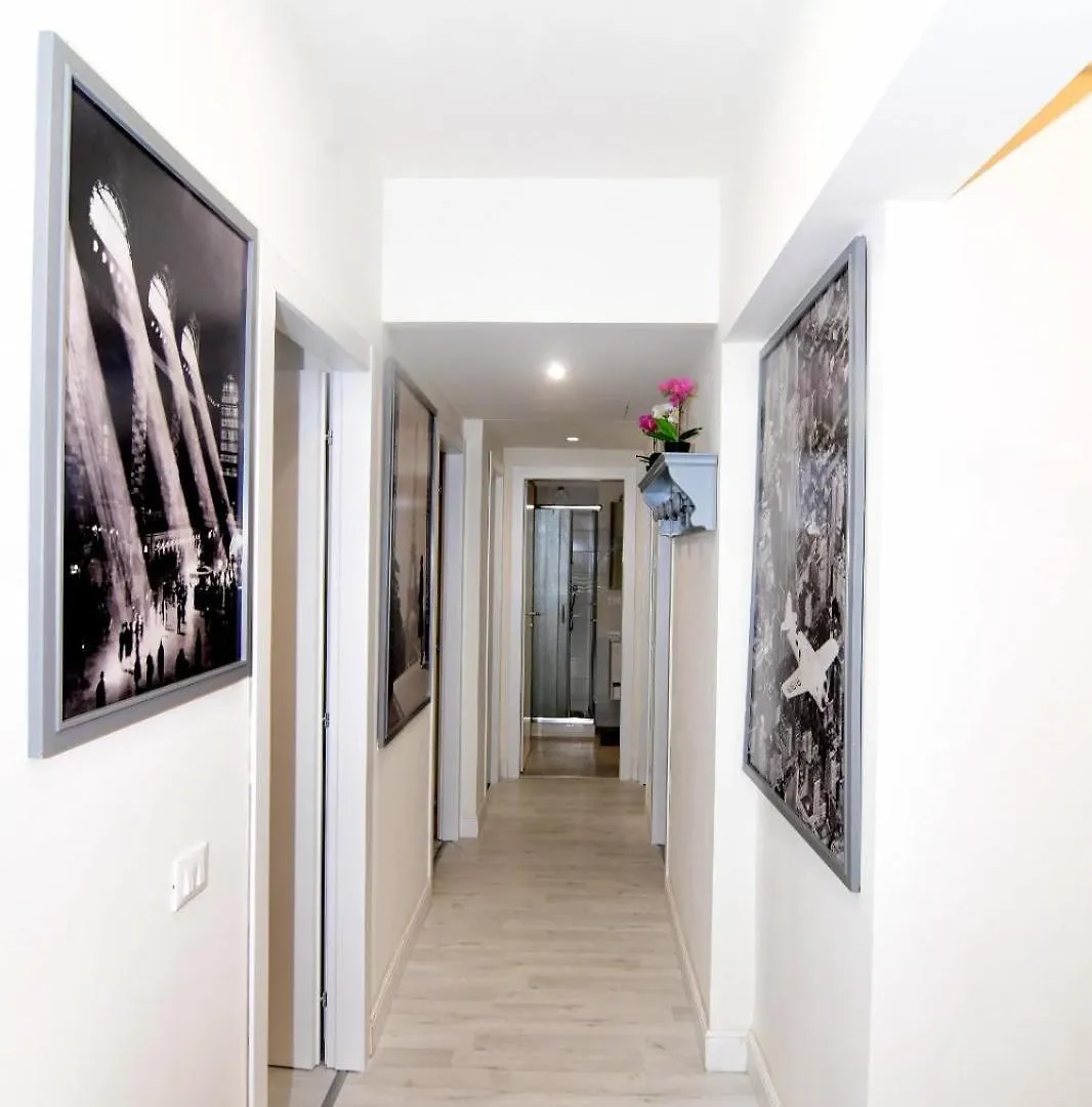 Roma Metro Apartment 0*, Rome